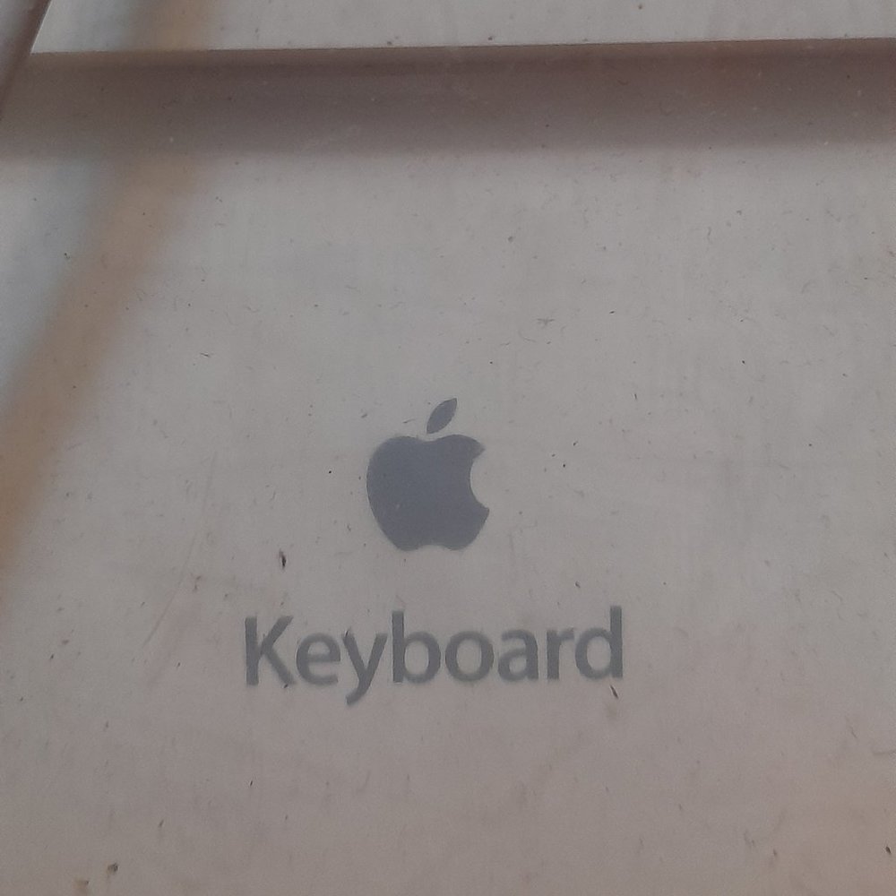 White USB keyboard A1048 by Apple - Picture 6 of 6